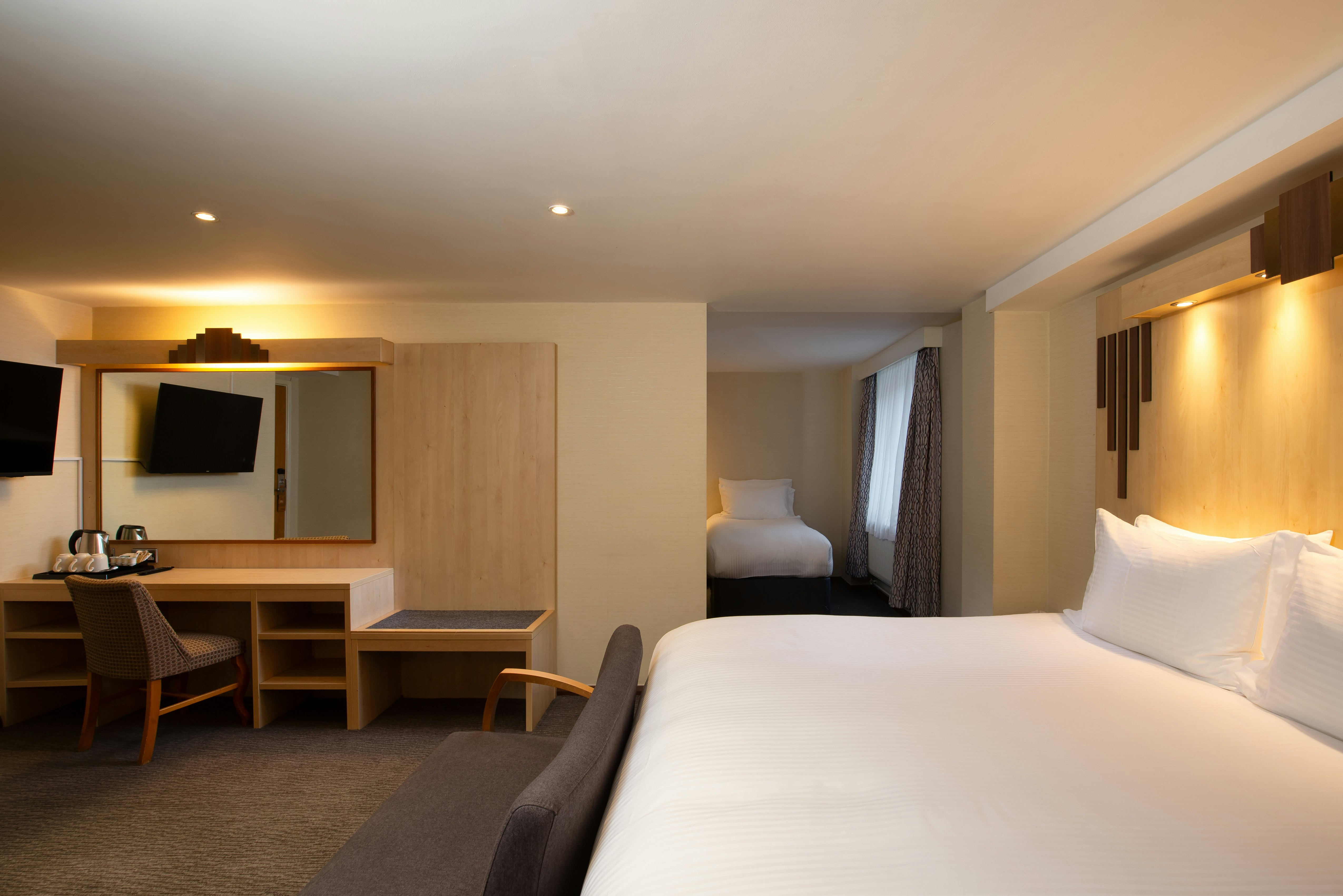 Tavistock Hotel 25/71