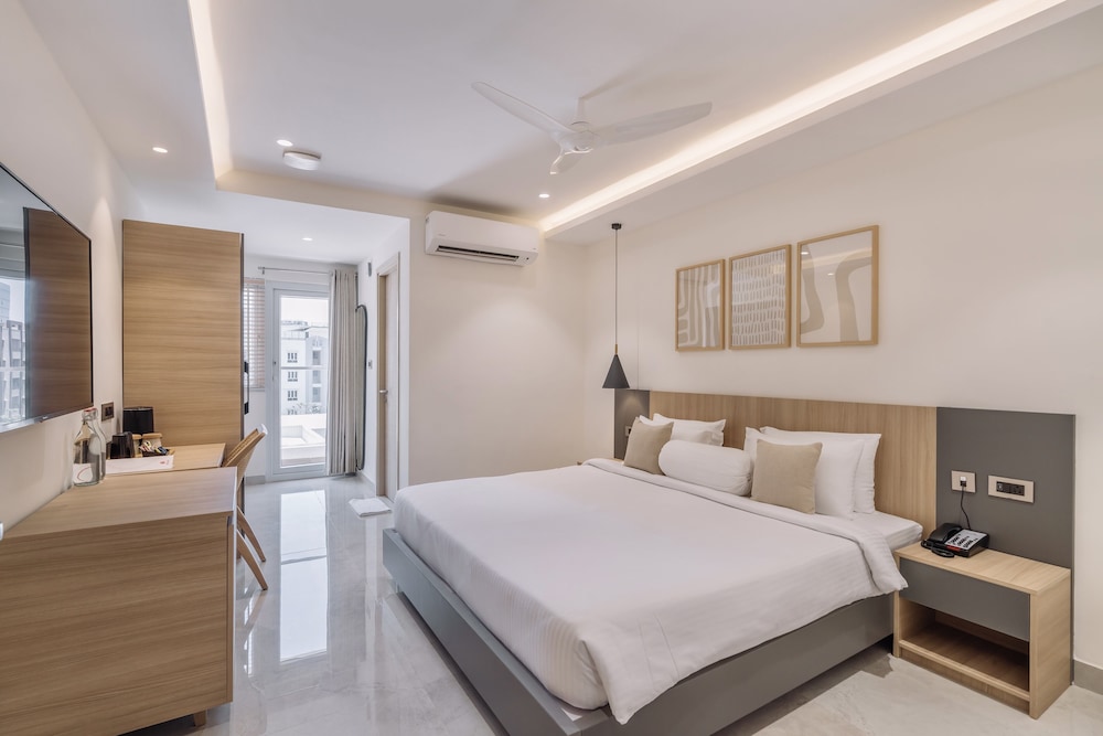 SKYLA Studios and Suites Kondapur 16/46