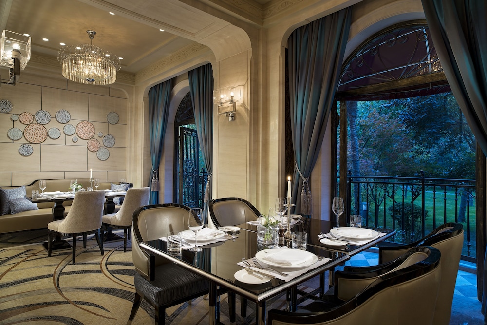 Grand Mercure On Renmin Square 52/64