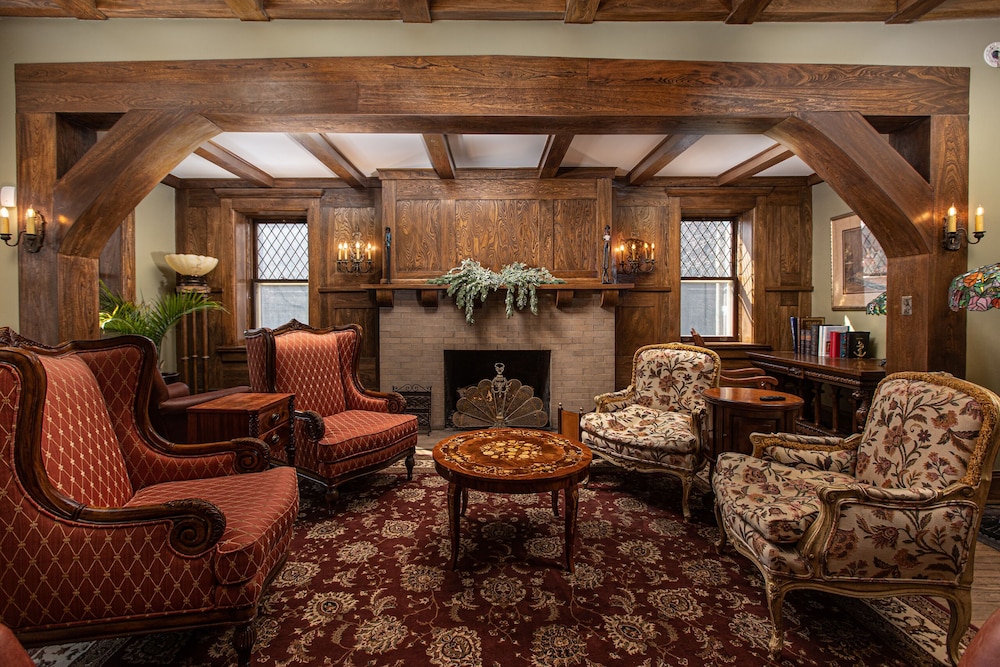 Frederick Stearns House Historic Inn 31/50