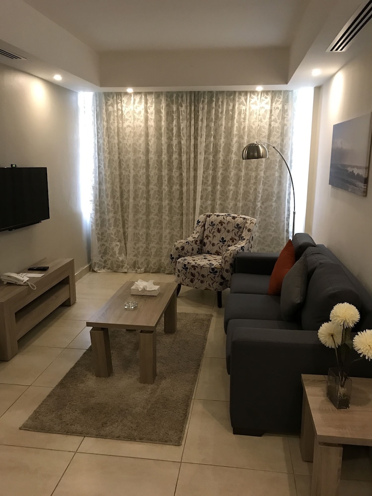 ALMOND HOTEL APARTMENTS 36/53