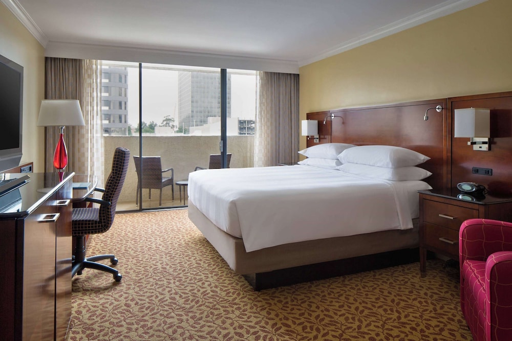 ROOM, DOUBLE BED