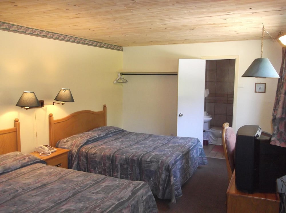 Auberge Mountain View Inn 7/32