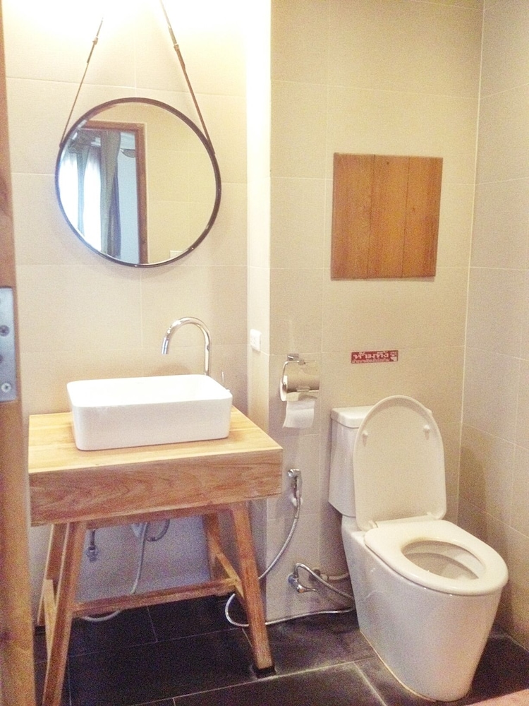 Nakorn De Sukhothai Hip Hotel 39/47