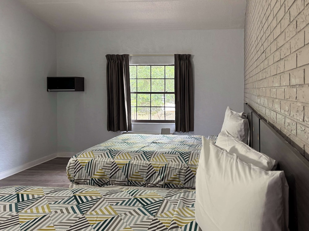 Motel6 Tallahassee, FL – North Monroe 17/51