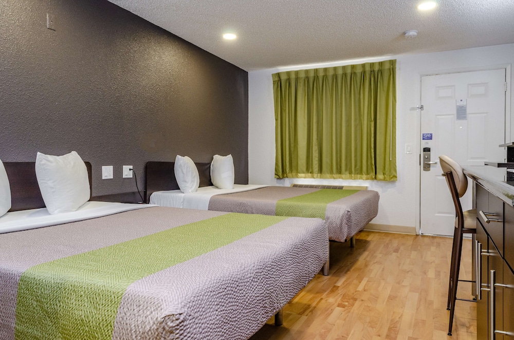 STANDARD, 2 QUEEN BEDS