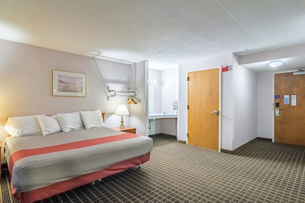 Motel6 Grand Rapids, MI - Northeast 34/49