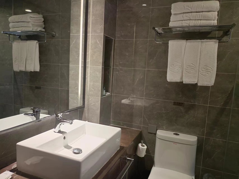 Baiyun City Hotel 40/42