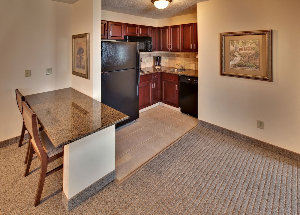 Staybridge Suites West Des Moines 6/76