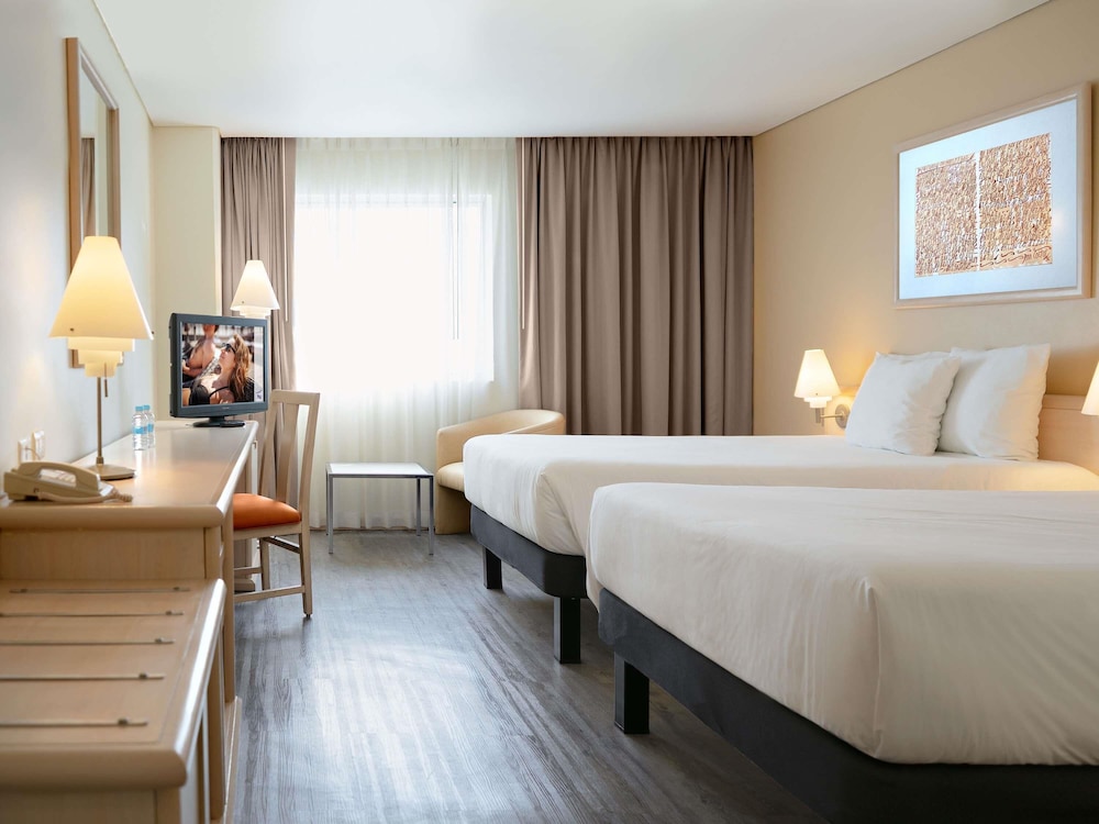 STANDARD, 2 DOUBLE BEDS