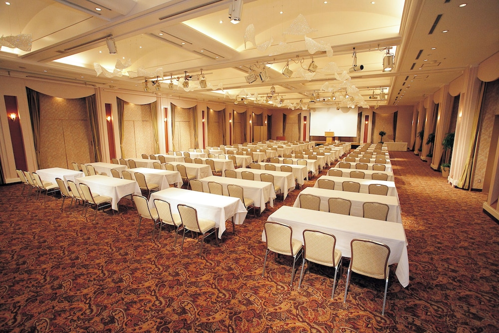 The Crown Palais New Hankyu Kochi 64/66
