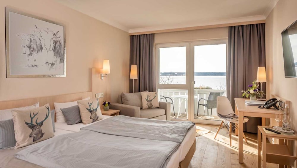 STANDARD, DOUBLE BED, LAKE SIDE, BALCONY