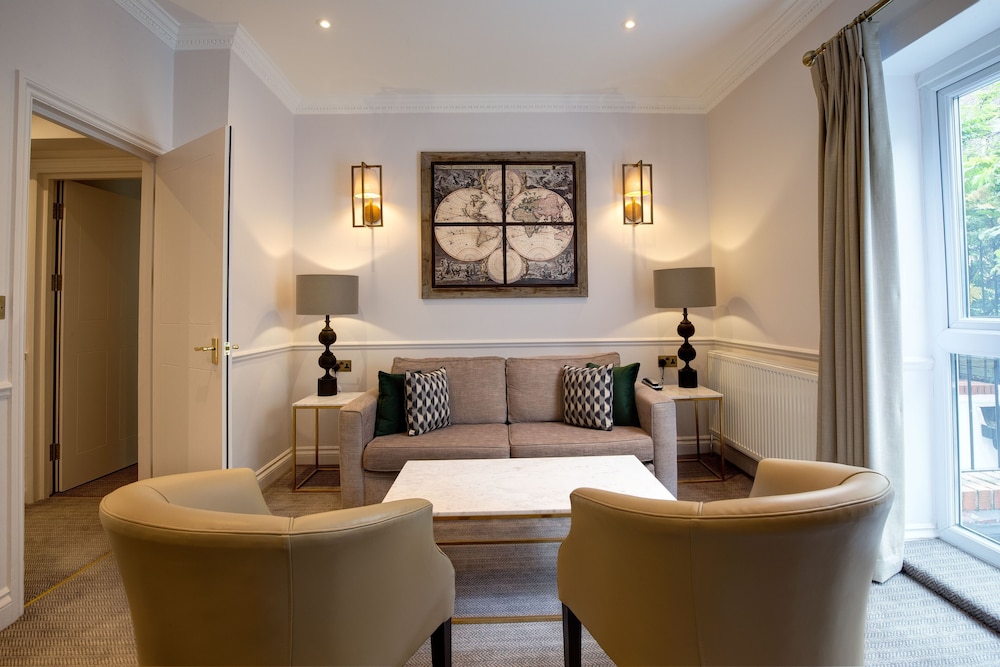 COLLINGHAM SERVICED APARTMENTS 37/56