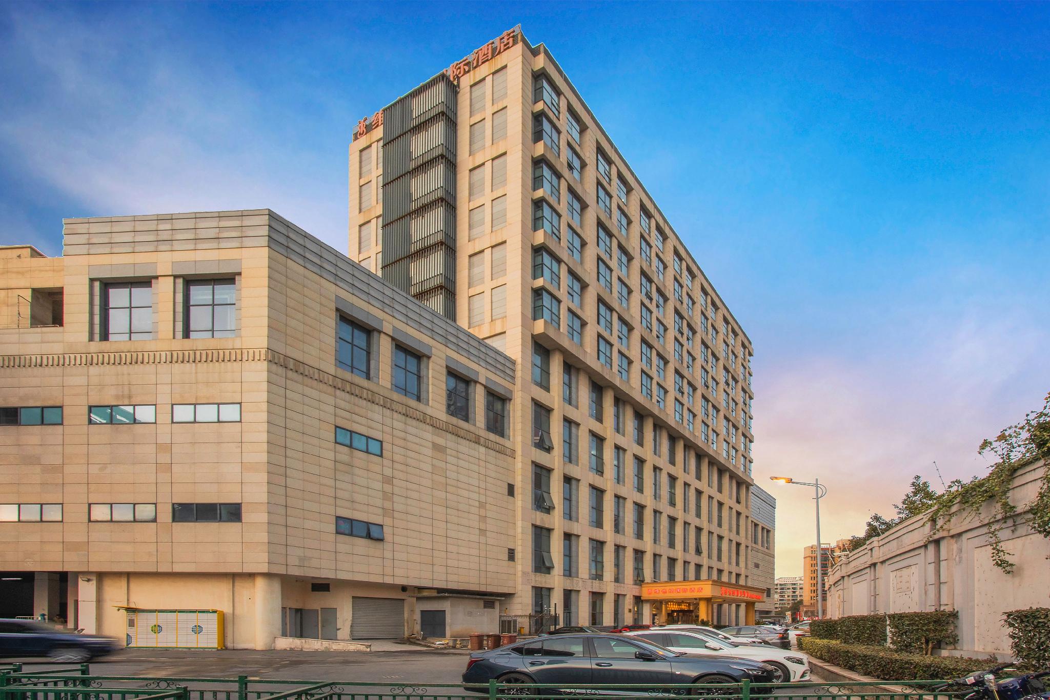 Vienna International Hotel (Shanghai Hongqiao National Exhibition and Convention Center Caobao Road) 10/47