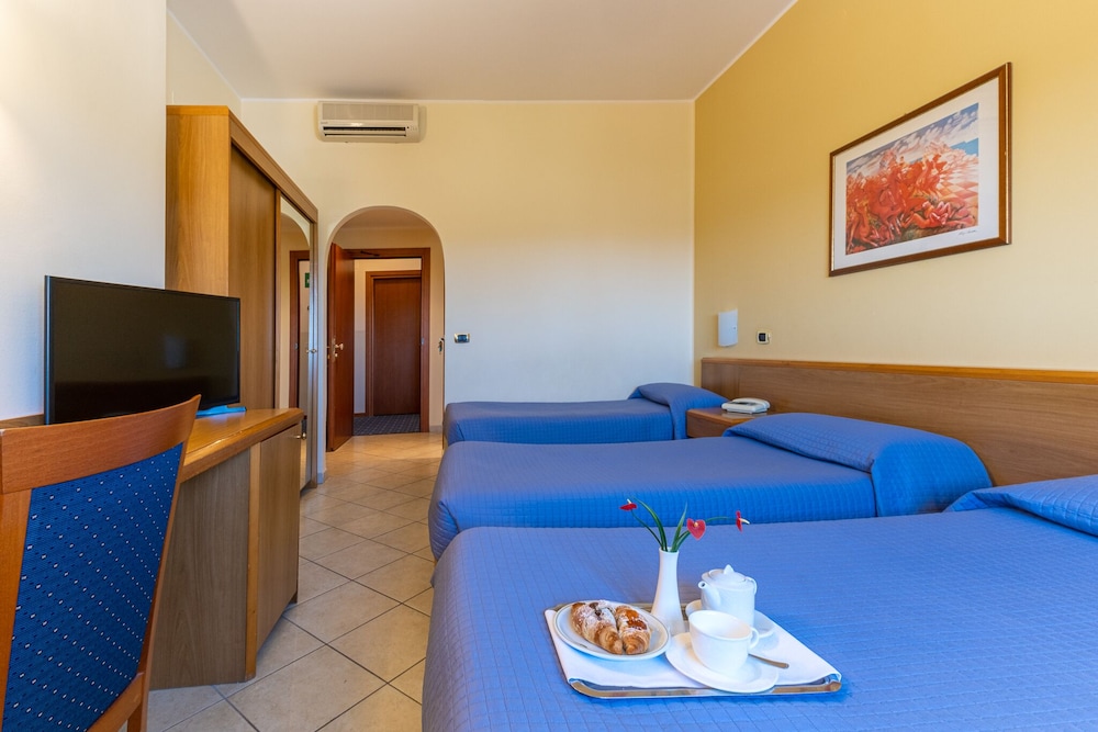 Hotel Relax 12/48