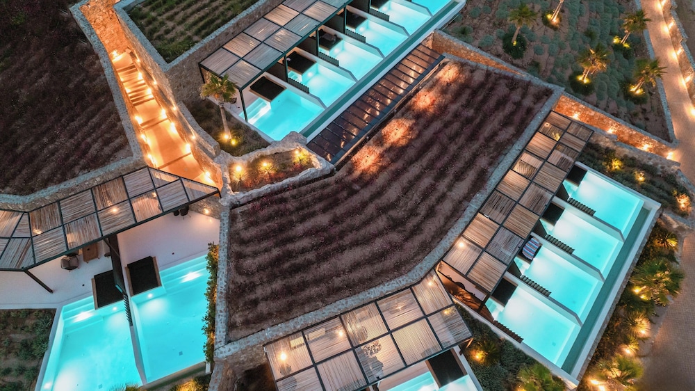 Ftelia Black Villas 3/50
