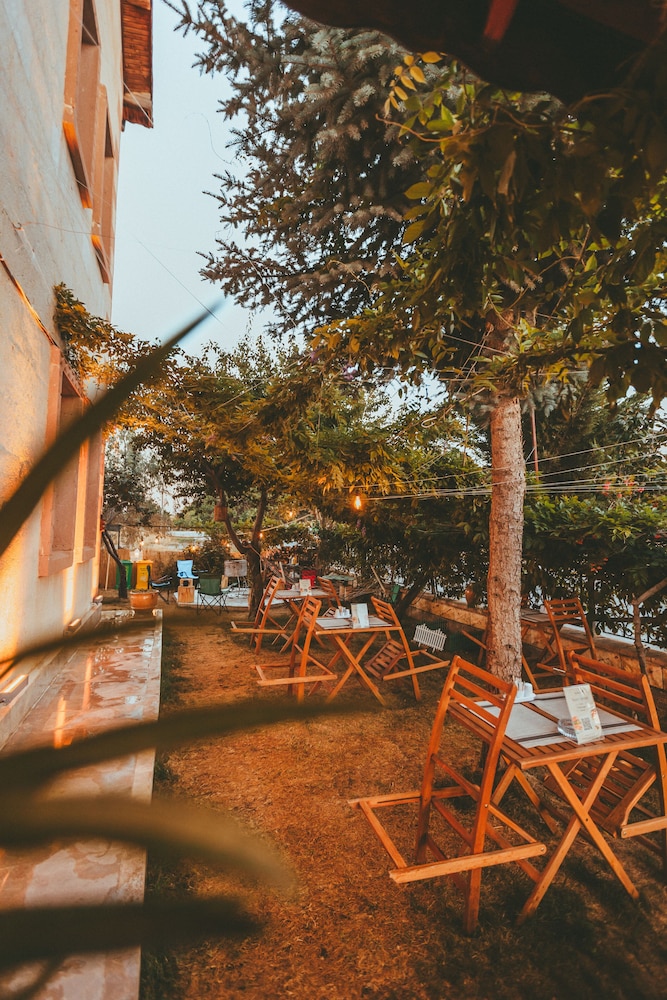 Pigeon Valley Hotel 35/50