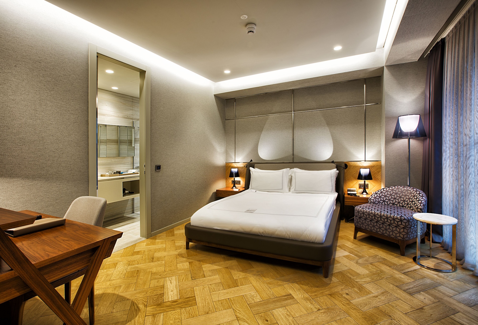 suite, corner