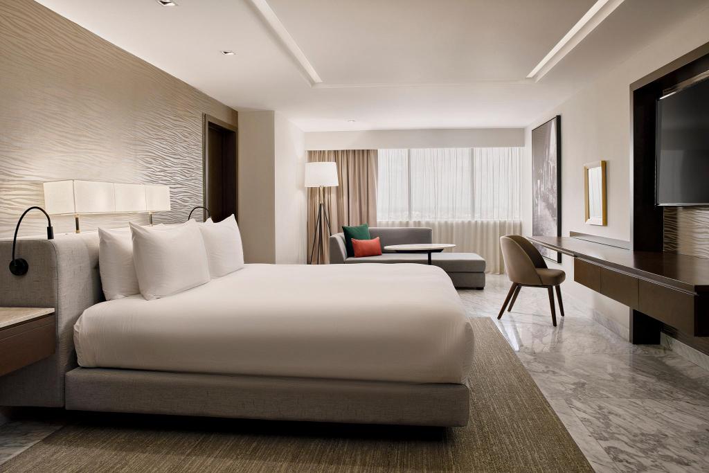 Diplomat, Suite