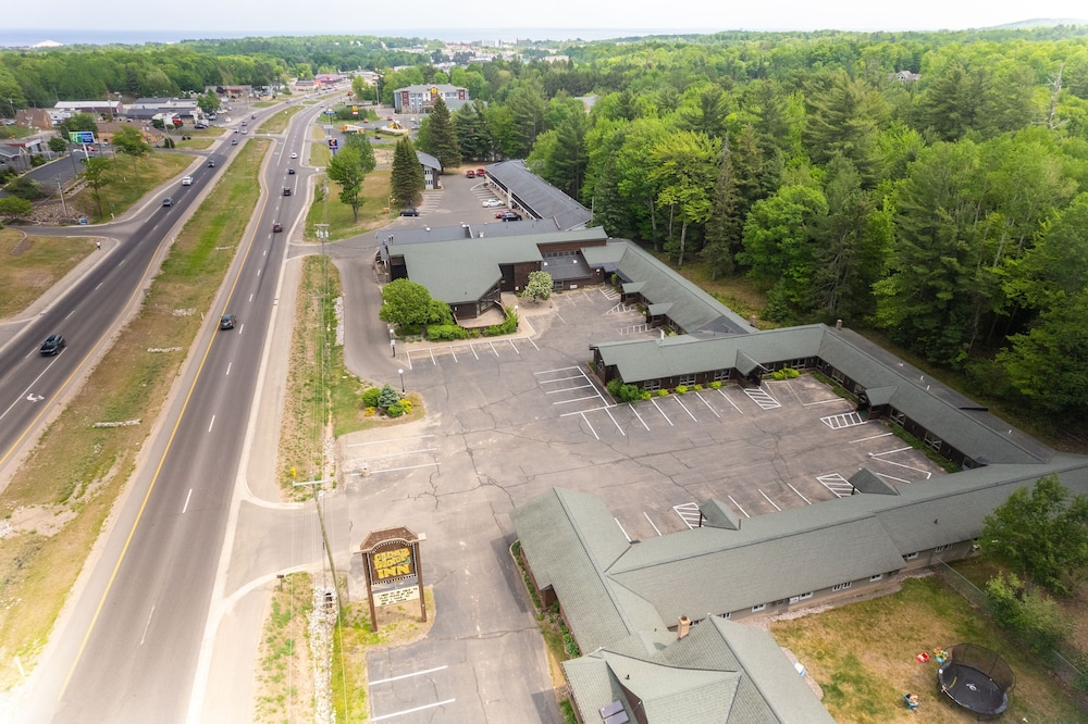 Cedar Motor Inn 55/56
