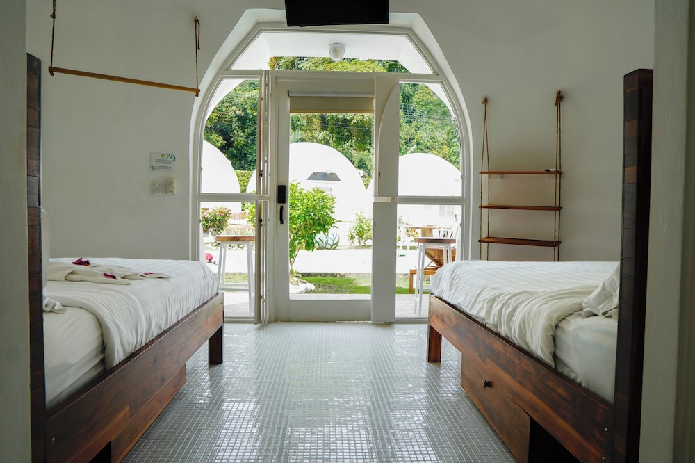 Igloo Beach Lodge 11/36
