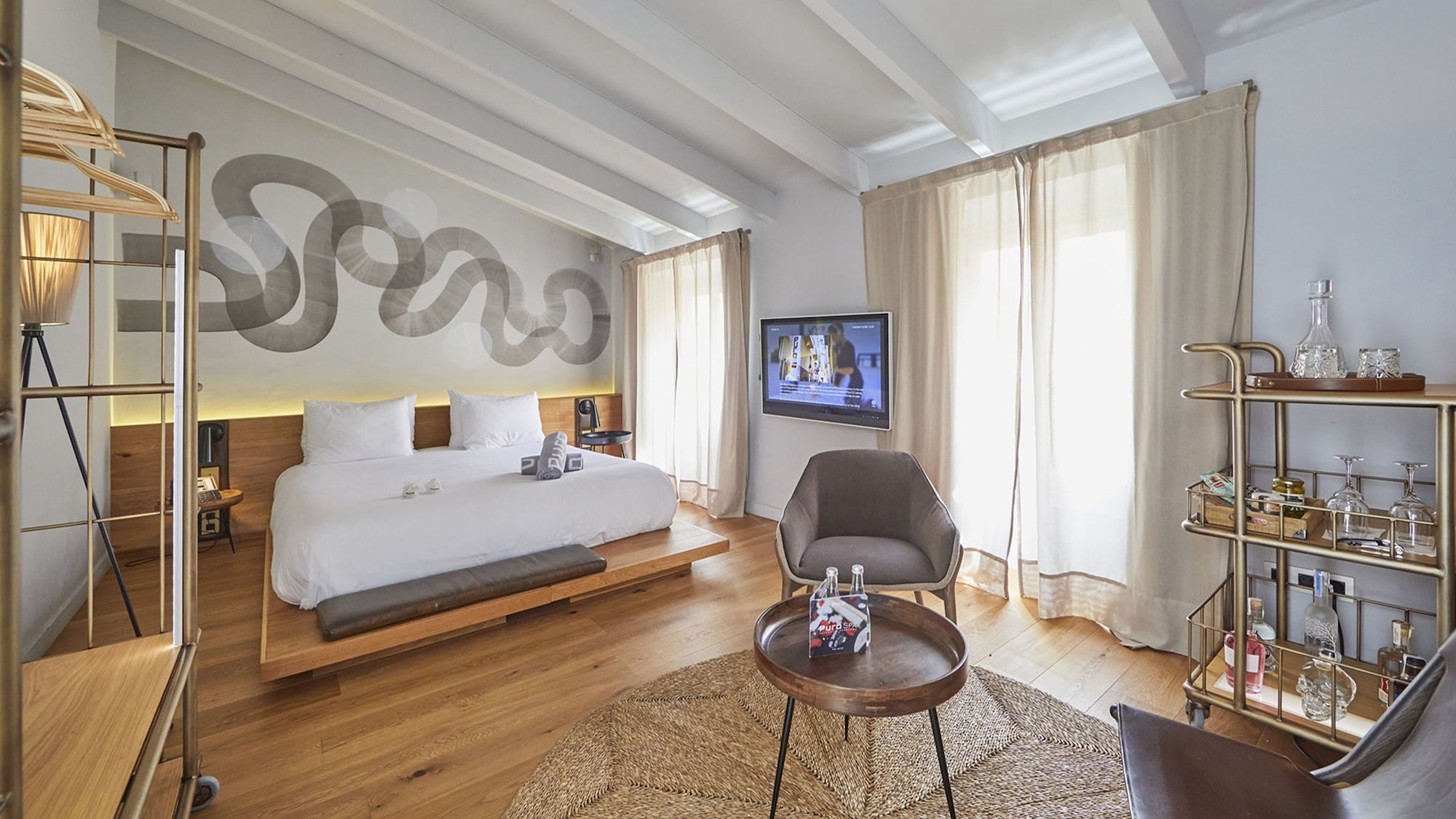 Joy, Junior Suite