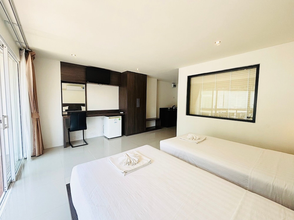 Basic, Twin Beds, Oceanview Treasure Hotel & Residence 4/10