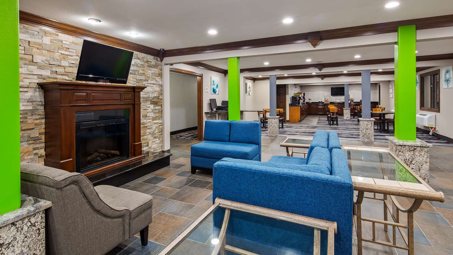 Ramada by Wyndham Cedar Rapids South 22/26