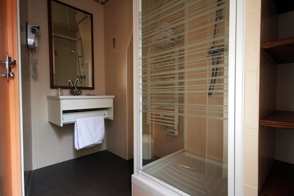 Hotel Des Trois Gares 20/48
