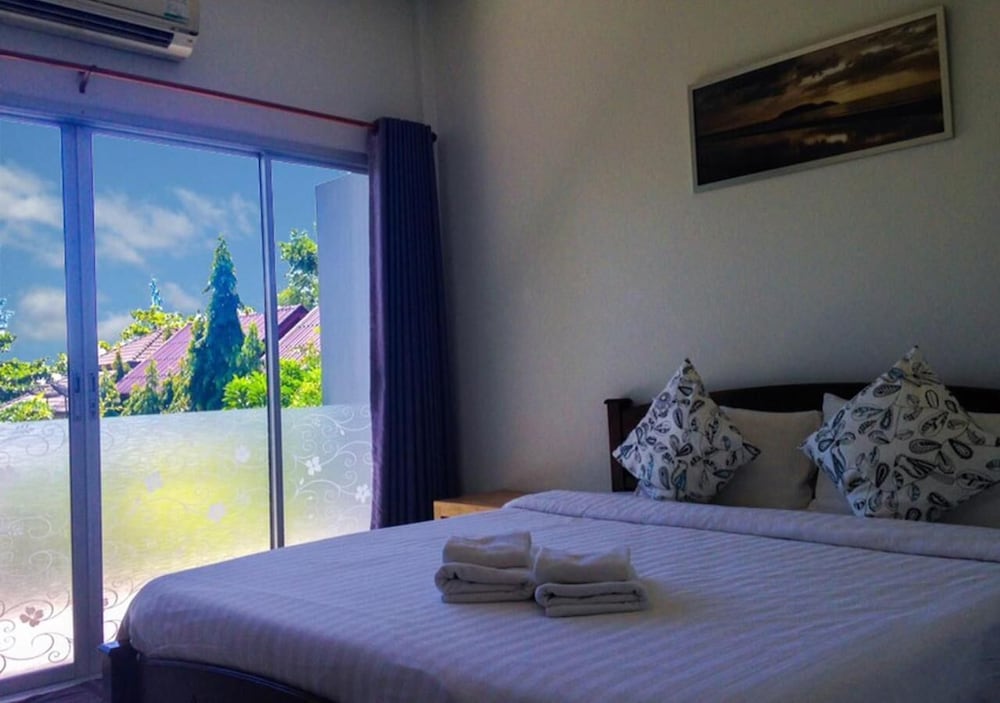 STANDARD, SEA VIEW