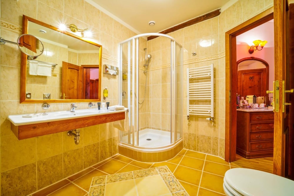 Josephine Old Town Square 27/58