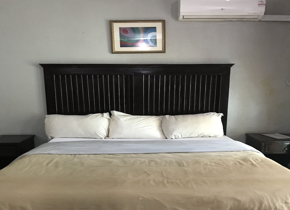 EXECUTIVE, QUEEN BED