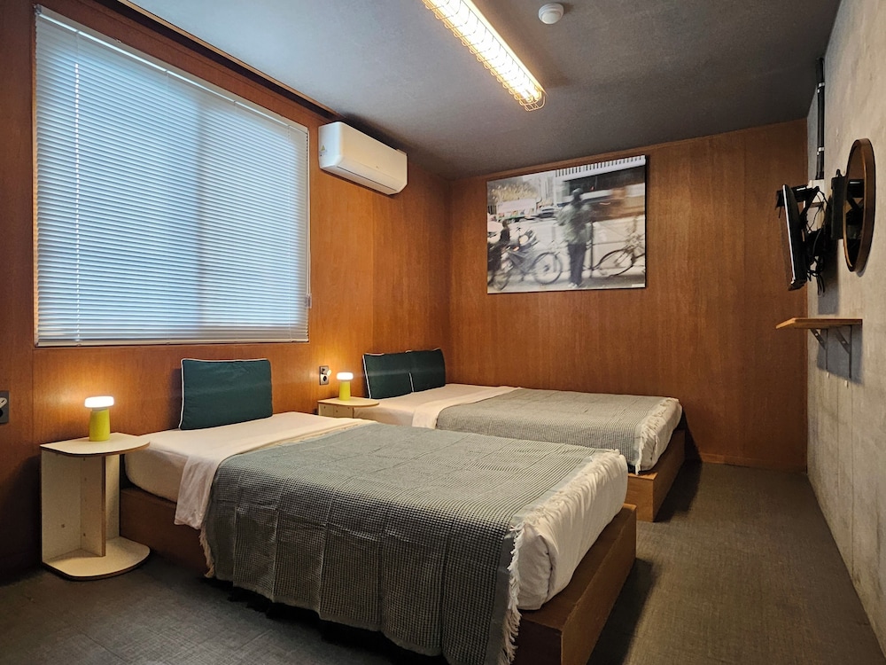 ROOM, TRIPLE