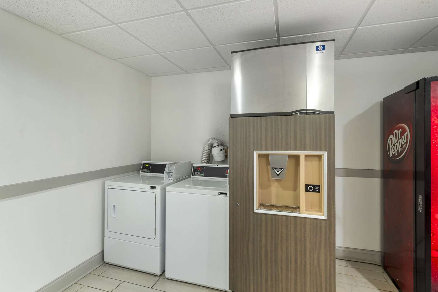 Comfort Inn & Suites Mundelein-Vernon Hills 6/19