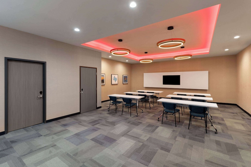 Hawthorn Extended Stay by Wyndham DeSoto 19/23