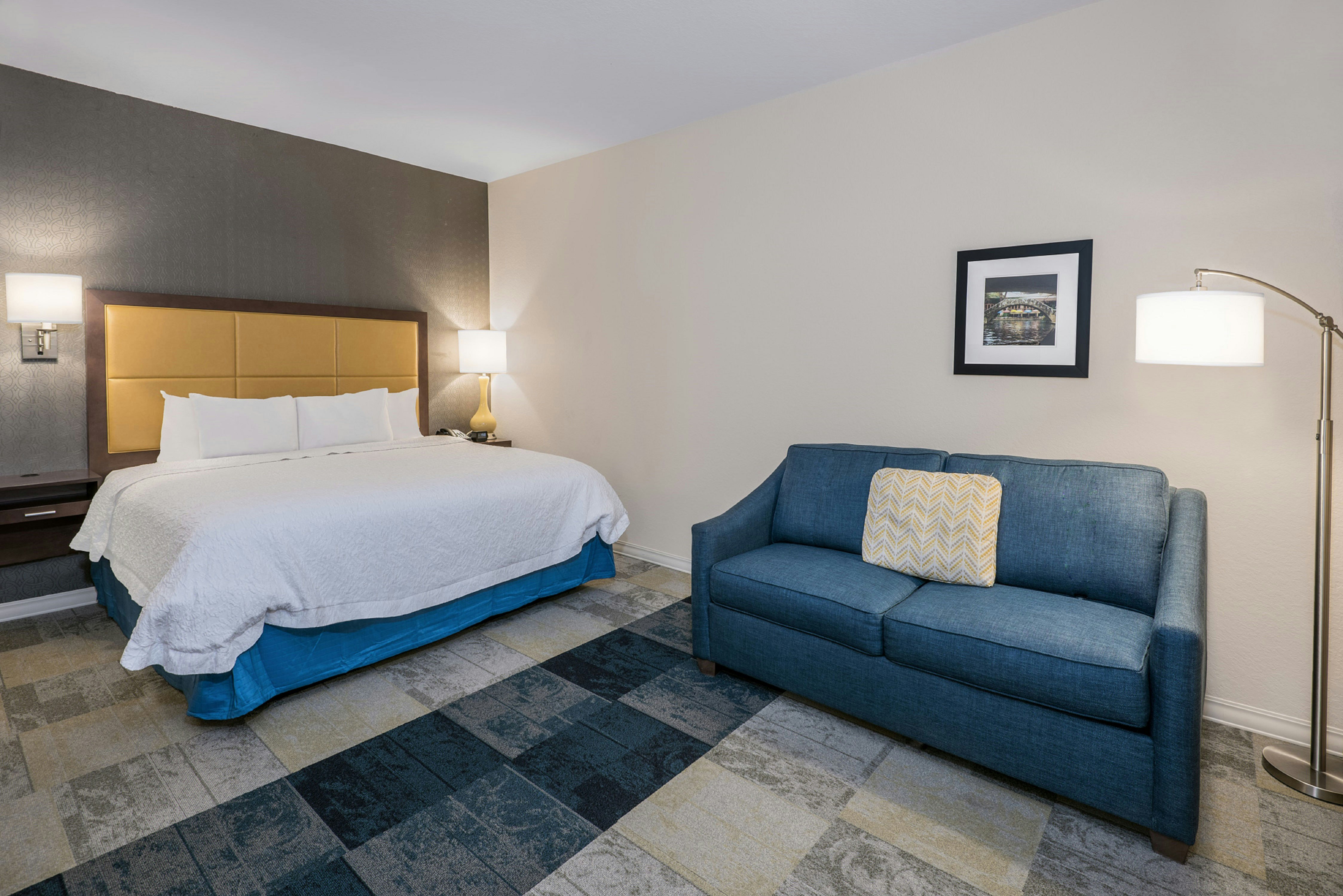 ROOM, KING BED, SOFA