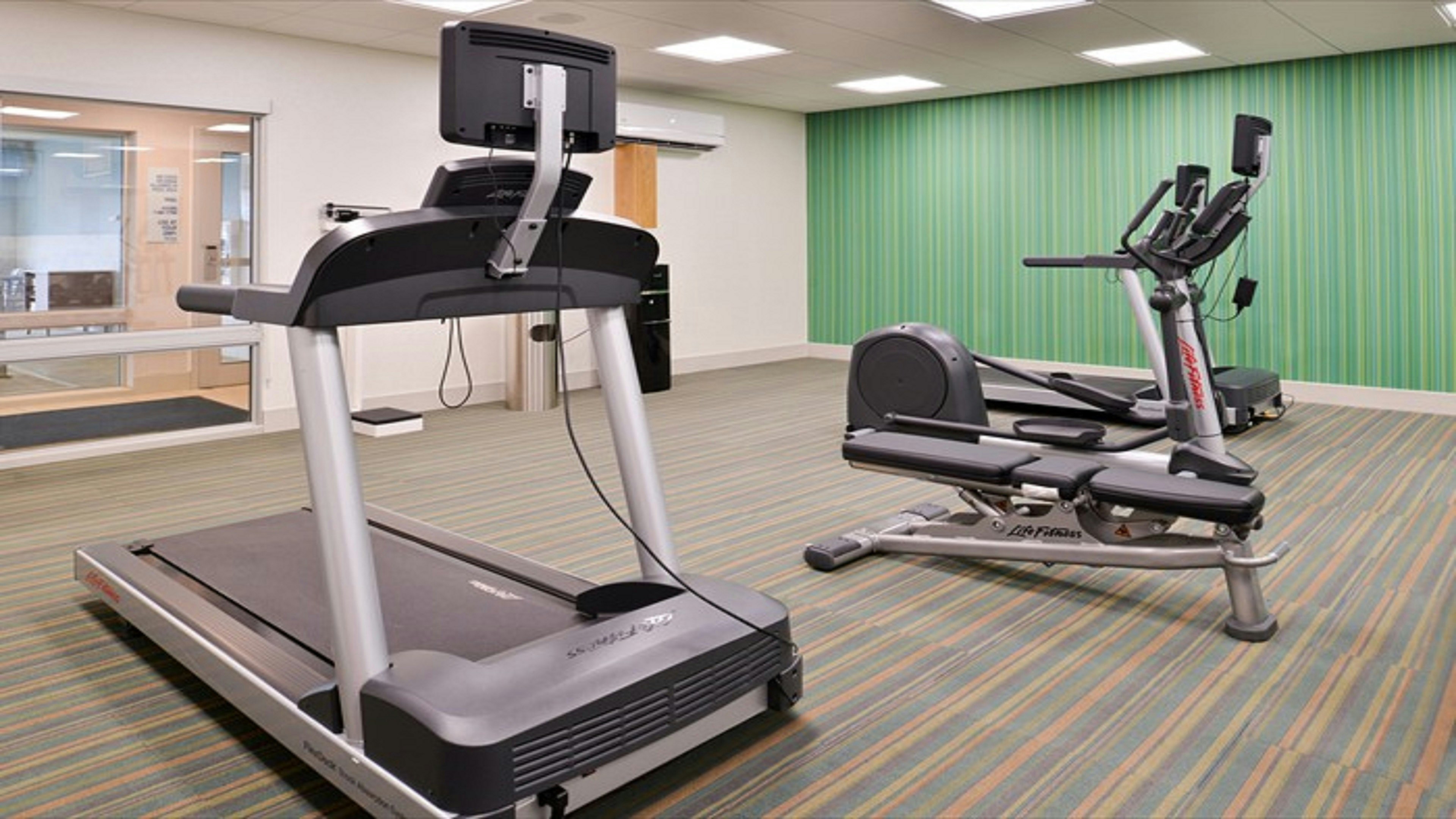 Holiday Inn Express Suites Parkersburg East 43/56