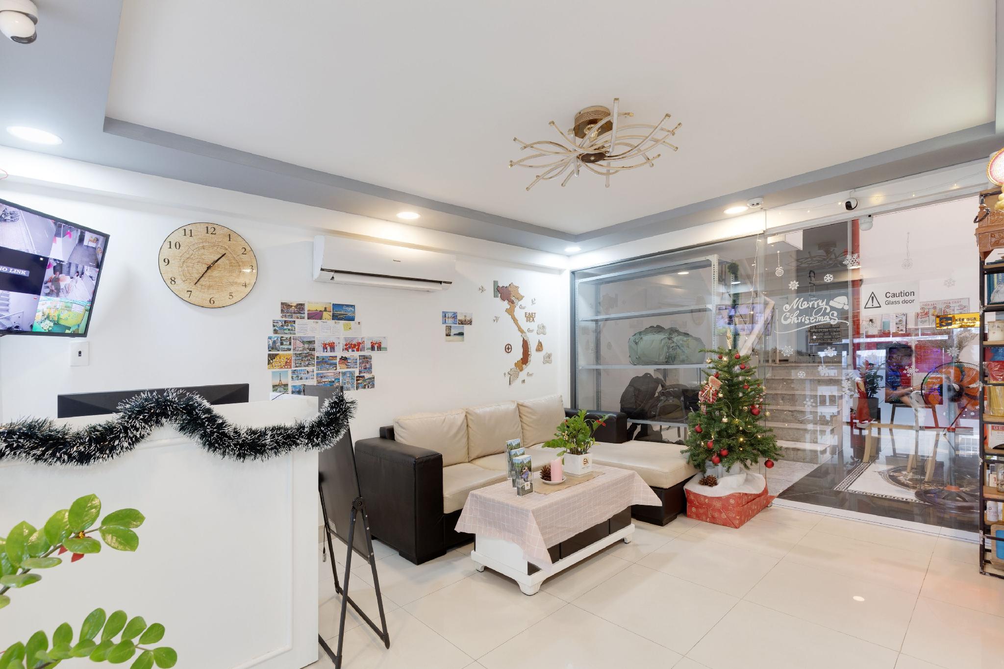 Saigon Authentic Hostel - City Walk, Cooking Class, Food Tour, Breakfast, Gym, Rooftop 25/35