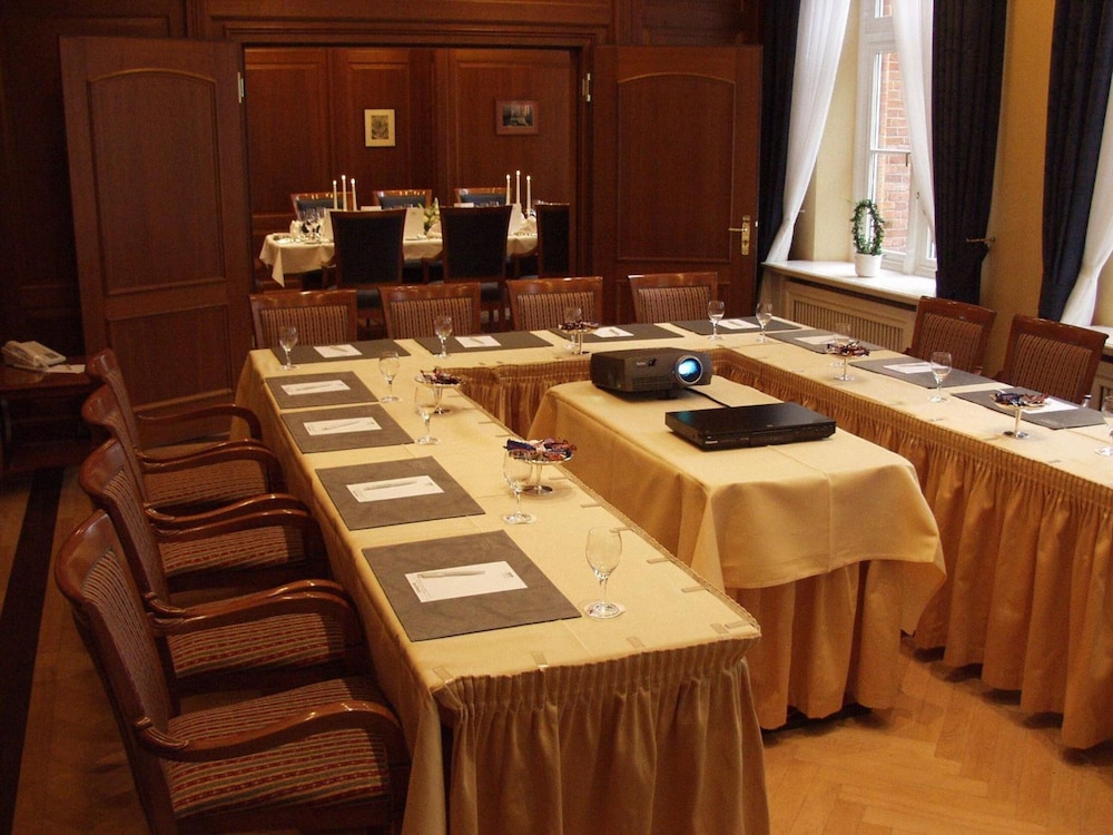 Geniesser Hotel Altes Gymnasium 37/50