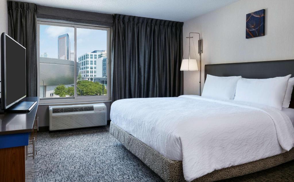 1 BEDROOM, SUITE, KING BED, ACCESSIBLE