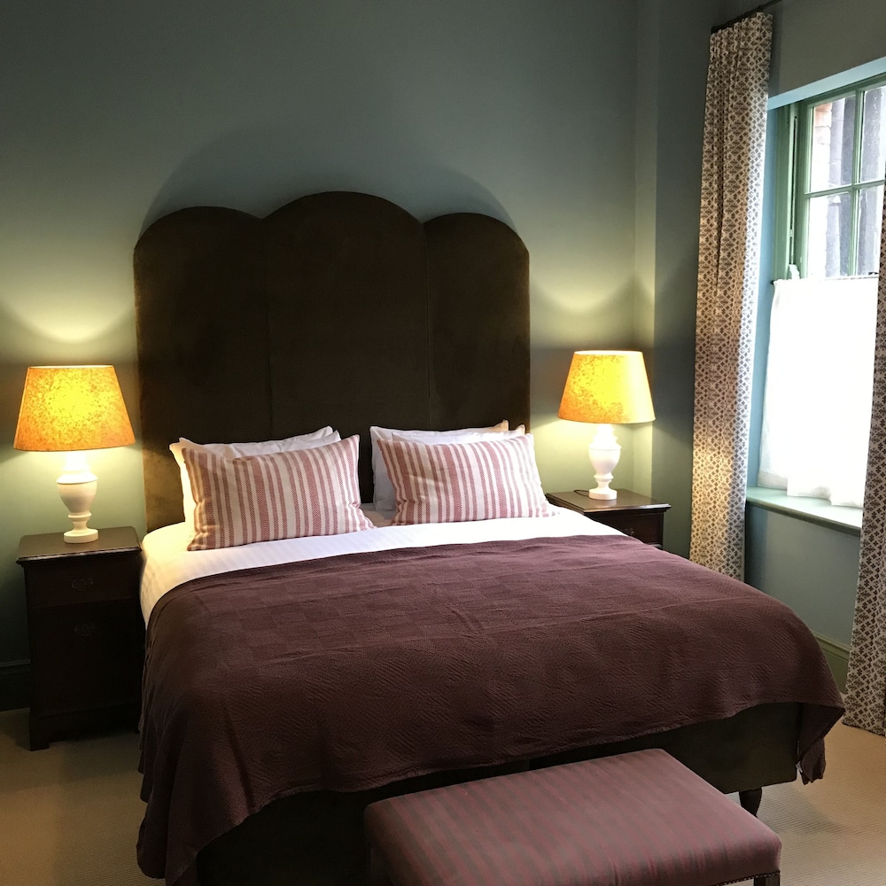 Green Dragon Hotel 17/49