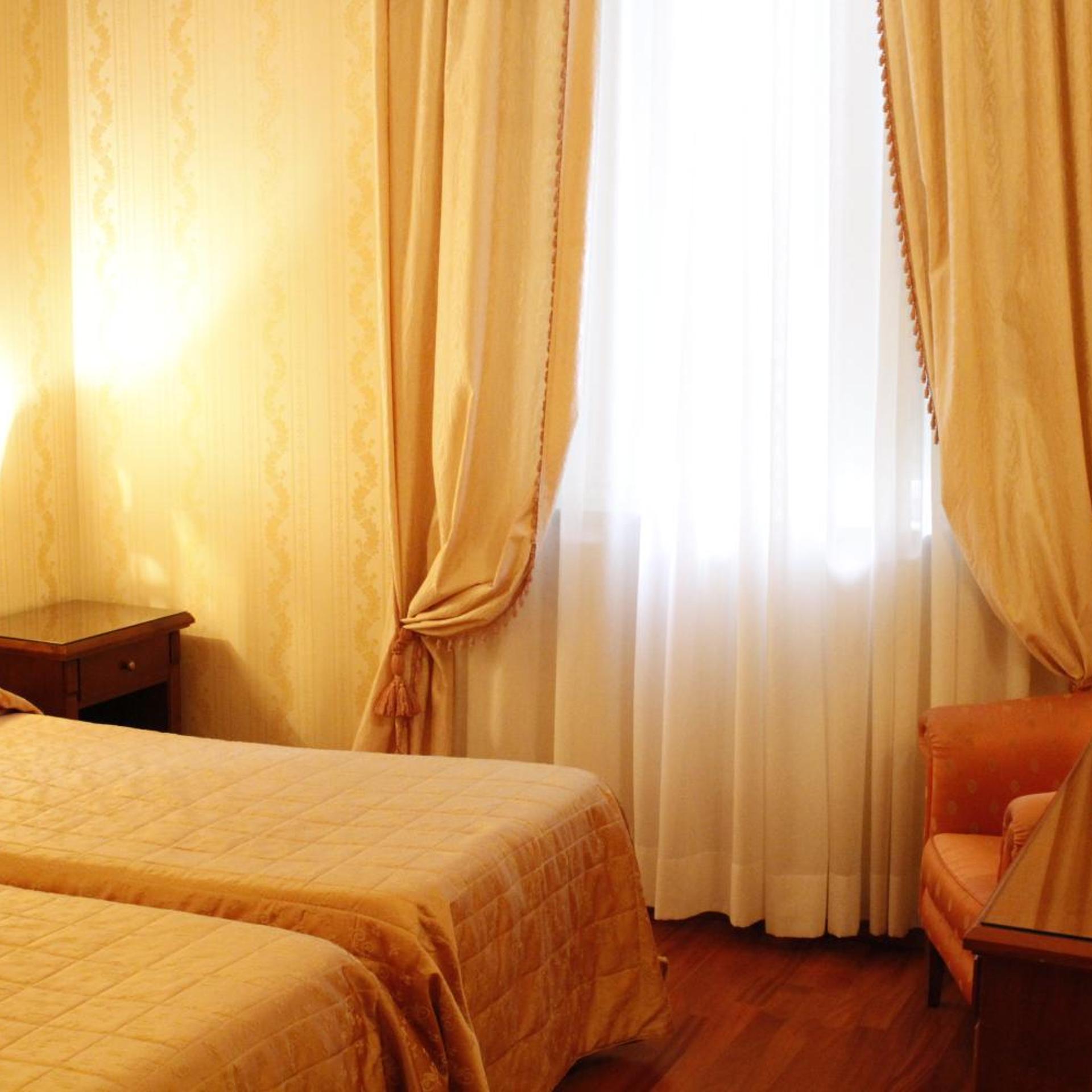 Room, Triple, Single Bed