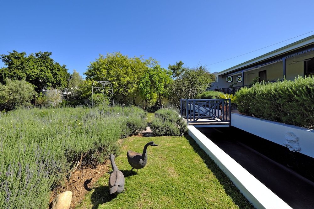 Chapter House Boutique Hotel 33/38