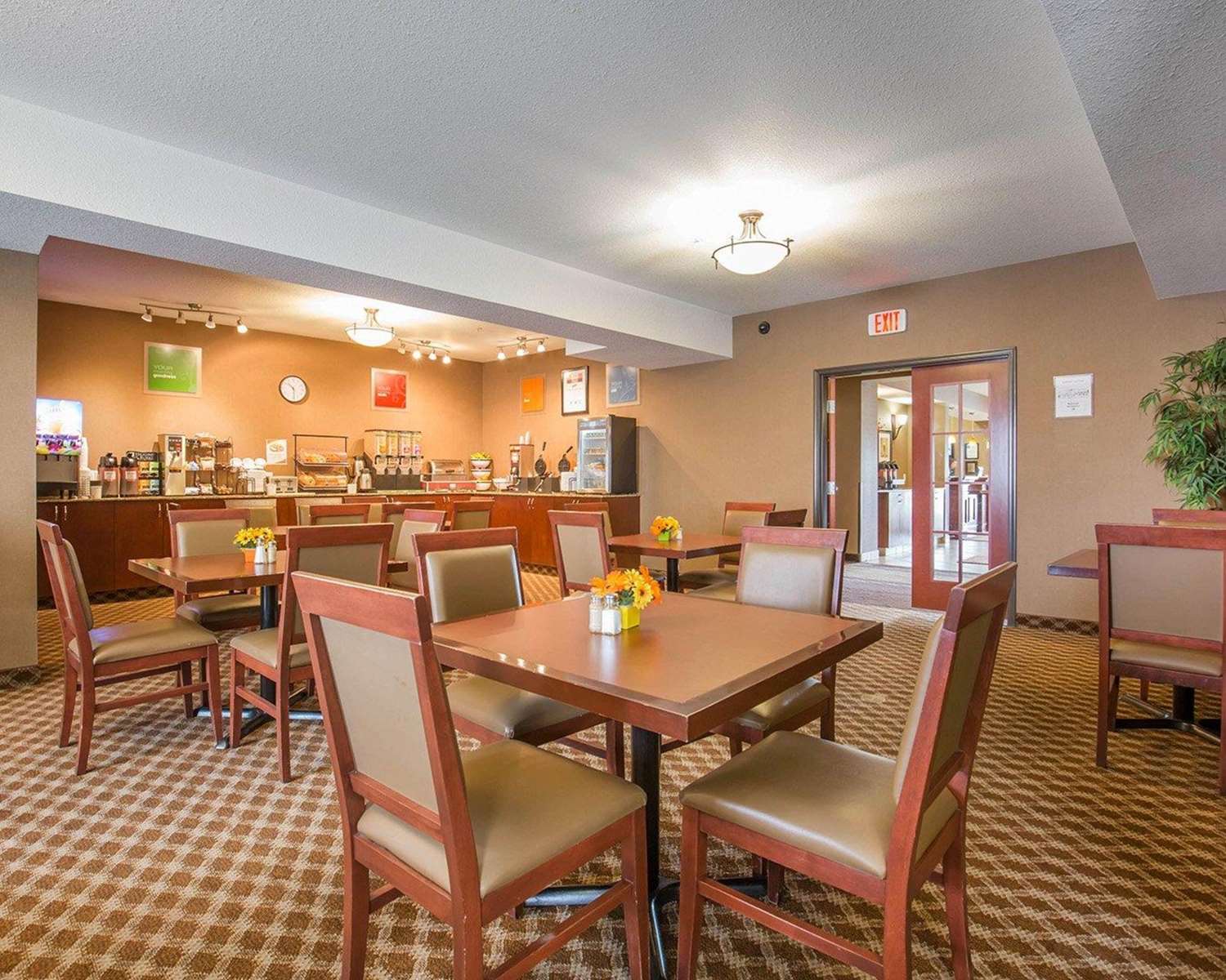 Comfort Inn & Suites Airdrie 16/21