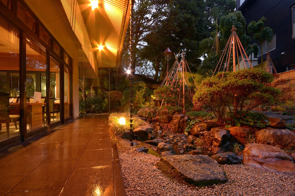 Kanazawa Hakuchoro Hotel Sanraku 45/48