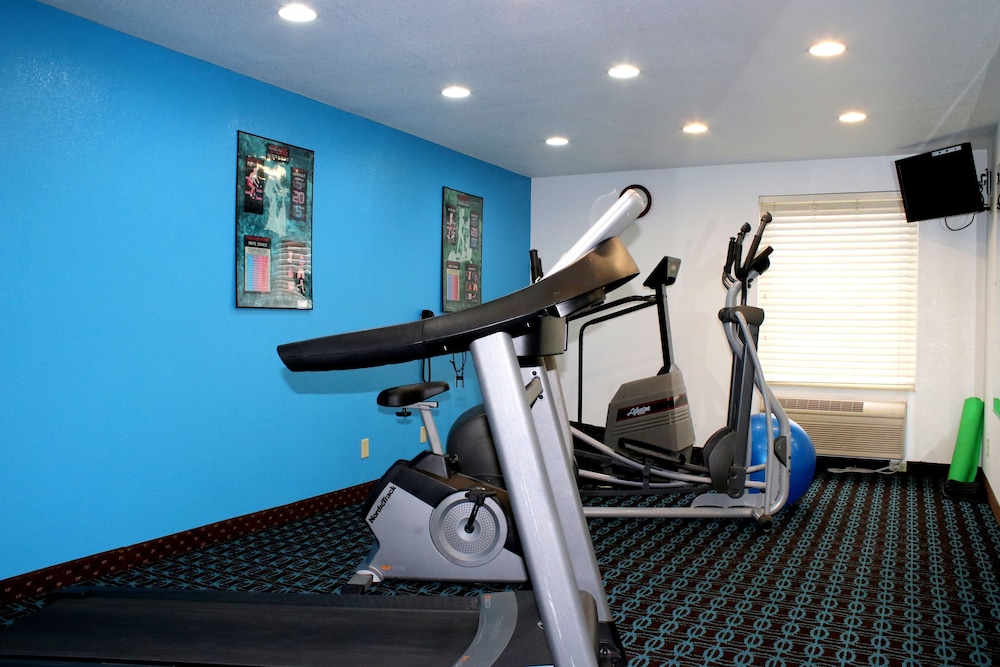 Days Inn Suites By Wyndham Bloomington Normal Il 27/45