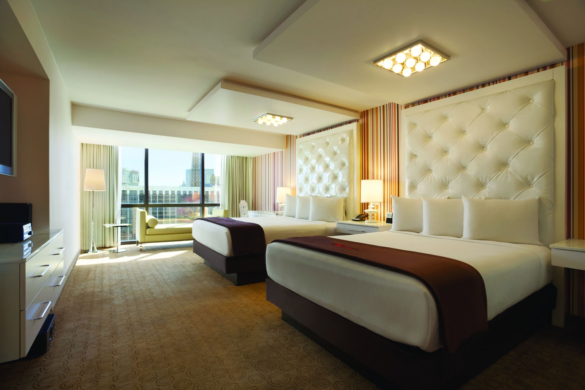 GO, 2 QUEEN BEDS, STRIP VIEW