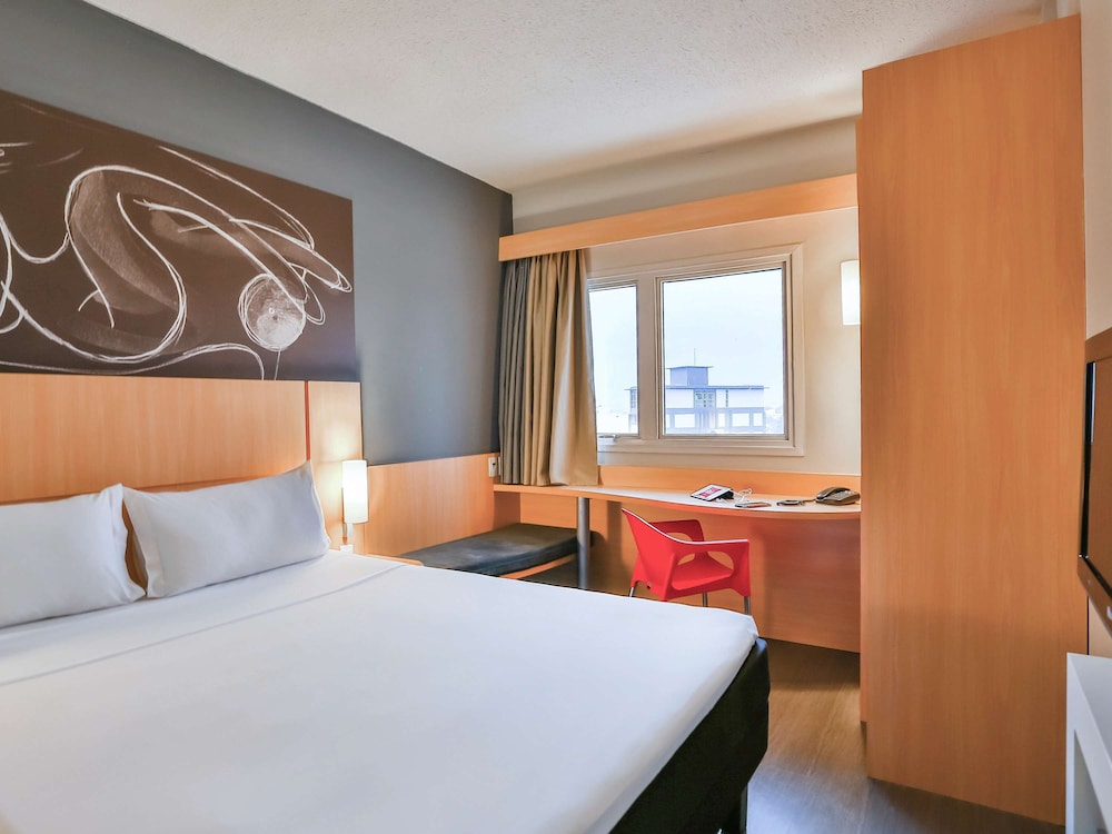 Ibis Goiania 23/64