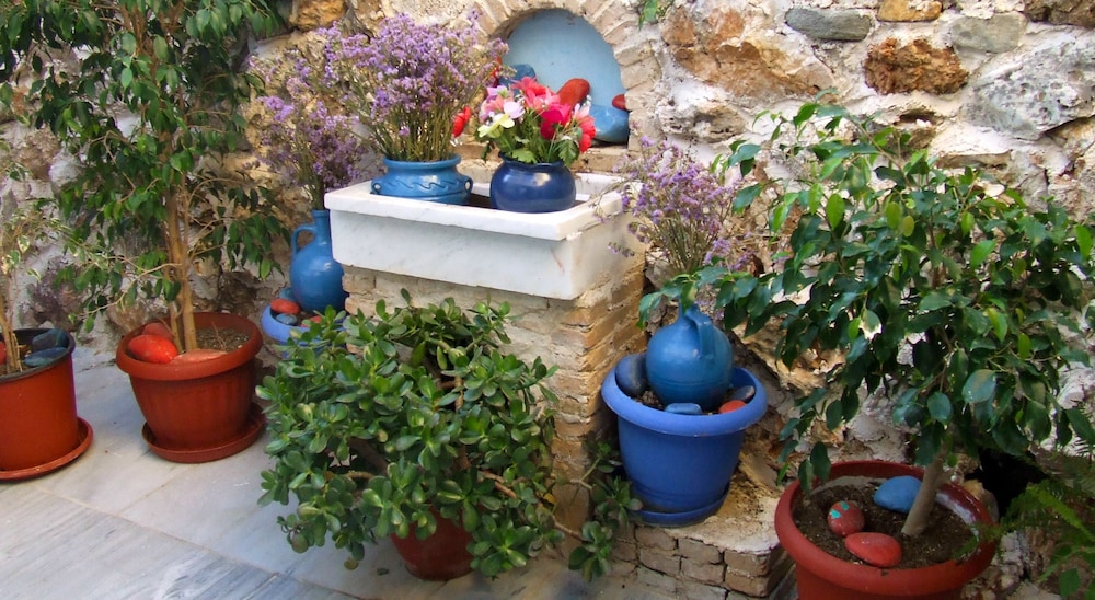 Hotel Eleftheria 18/45