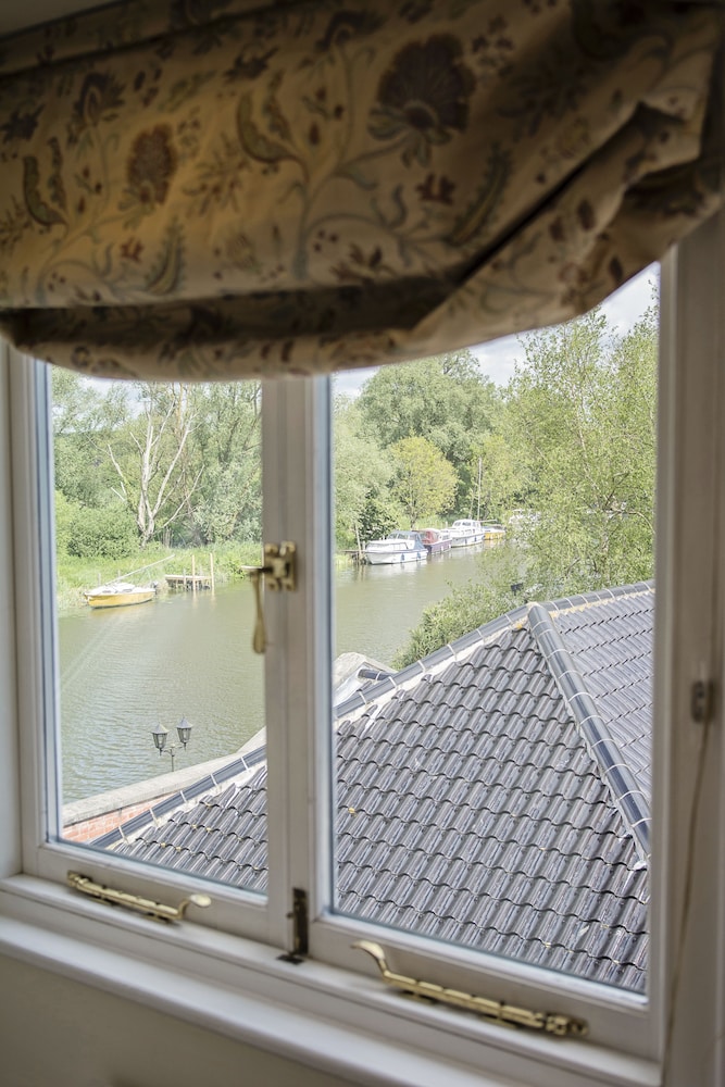 The Waveney House Hotel 32/58